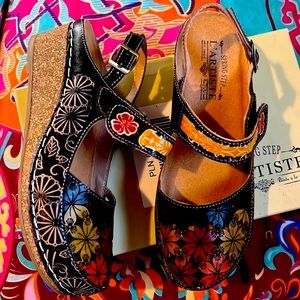 Uniquely Styled Spring Step L’ ARTISTE Mary Jane Shoes